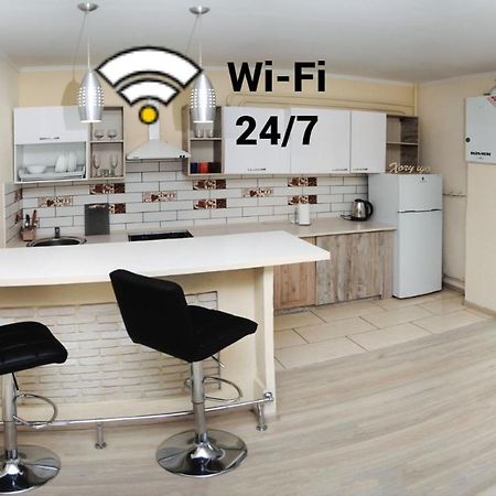 Залізнична 49 "Хочу Цю!" Apartamento Ivano-Frankivsk Exterior foto