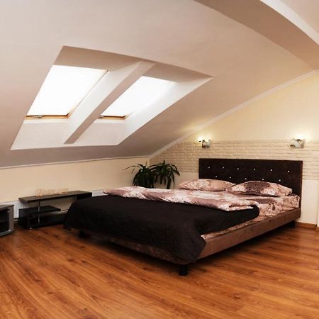 Залізнична 49 "Хочу Цю!" Apartamento Ivano-Frankivsk Exterior foto
