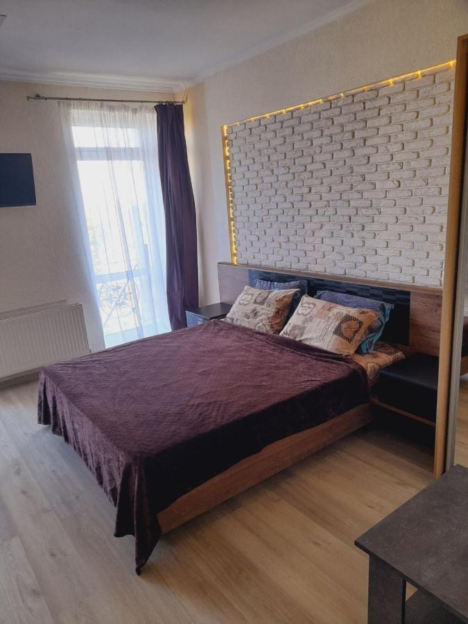 Залізнична 49 "Хочу Цю!" Apartamento Ivano-Frankivsk Exterior foto