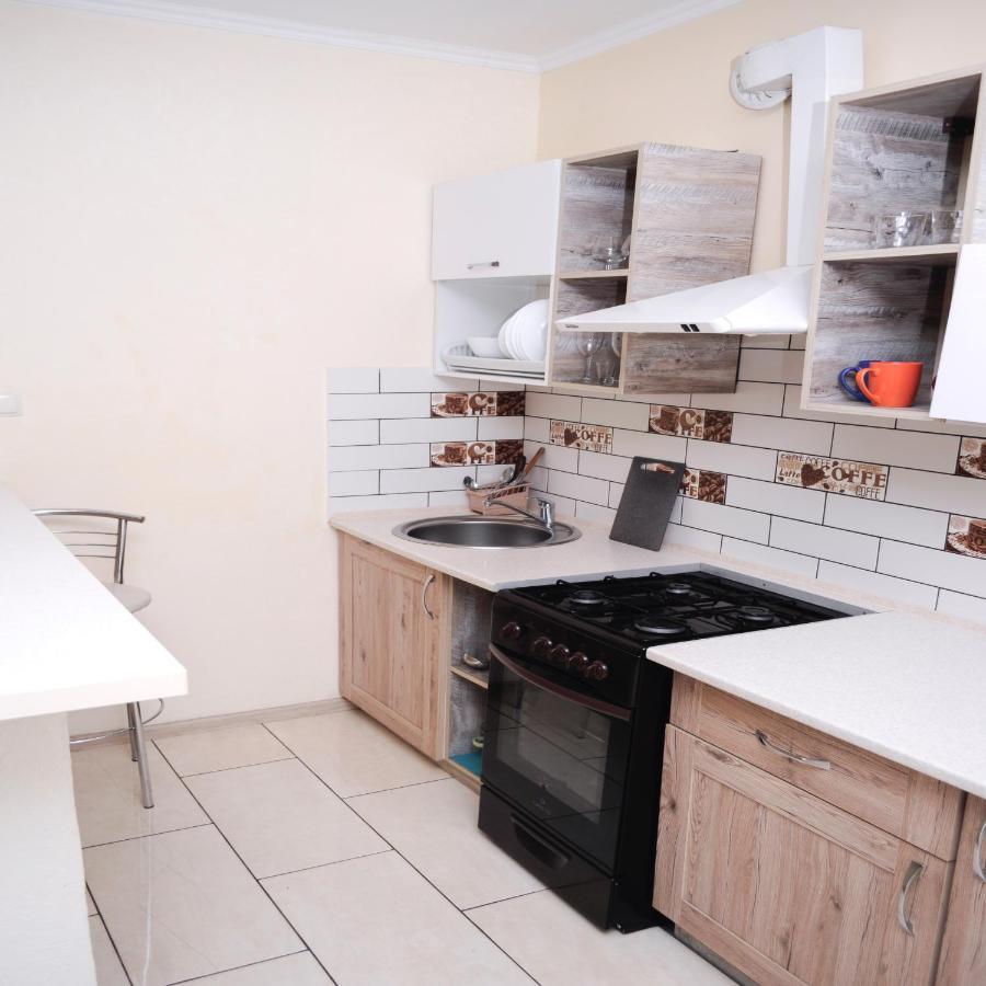 Залізнична 49 "Хочу Цю!" Apartamento Ivano-Frankivsk Exterior foto