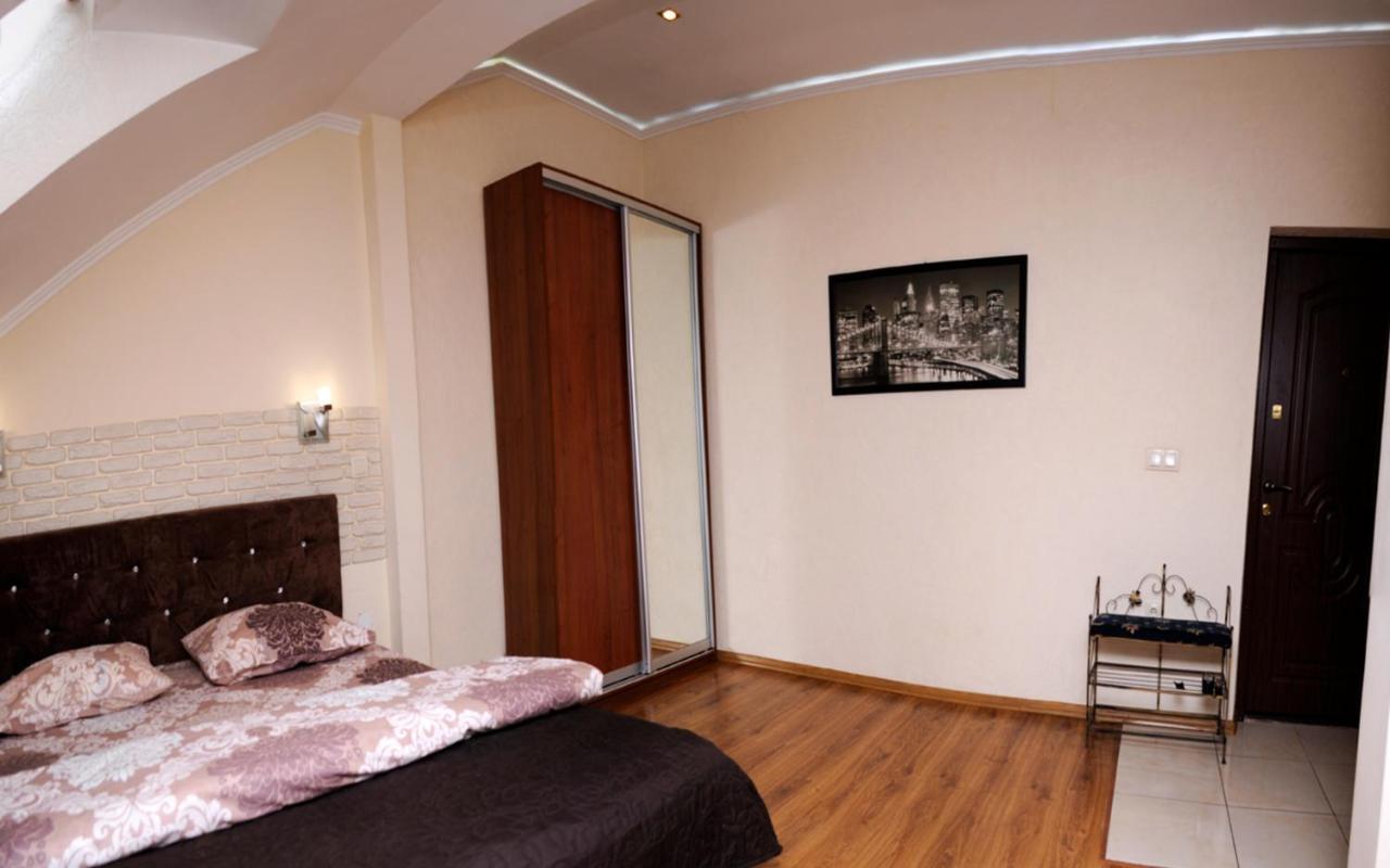 Залізнична 49 "Хочу Цю!" Apartamento Ivano-Frankivsk Exterior foto