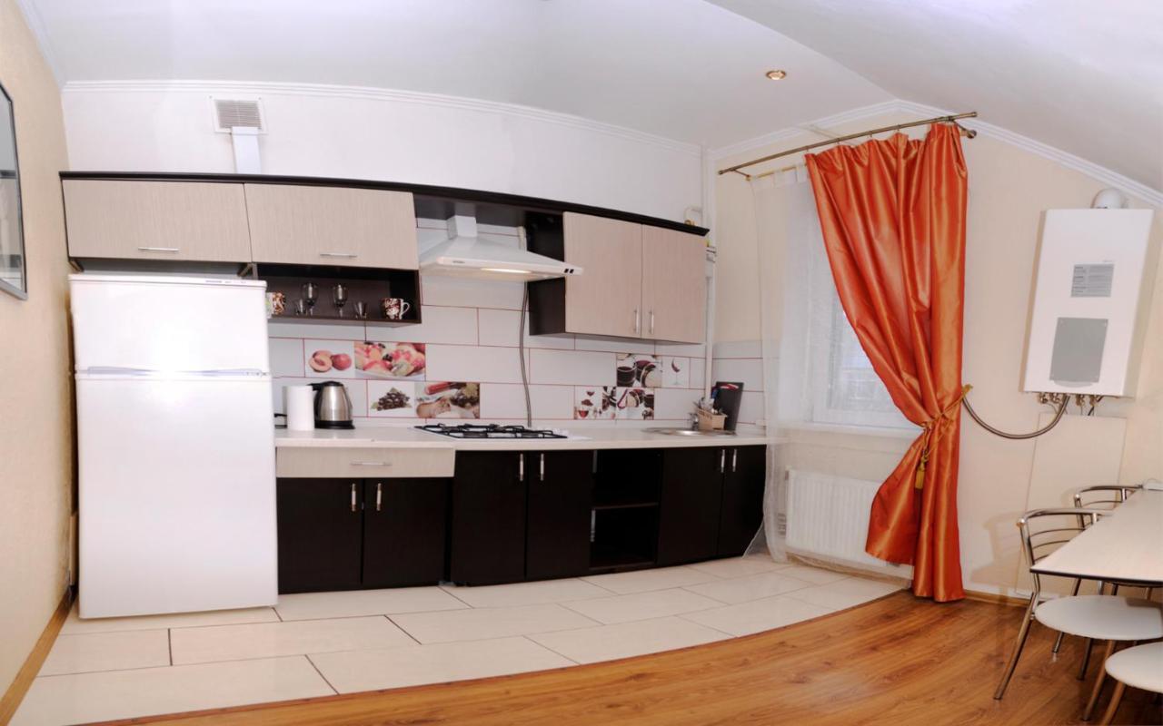 Залізнична 49 "Хочу Цю!" Apartamento Ivano-Frankivsk Exterior foto